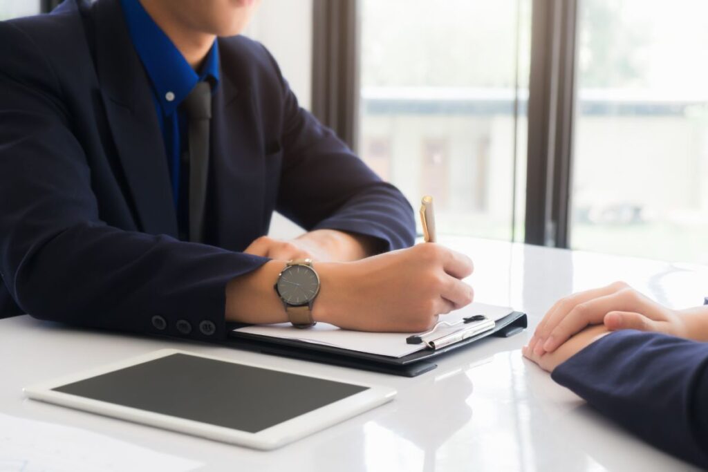 職場での人間関係を円滑にするための実践ガイド：50代男性のためのヒント